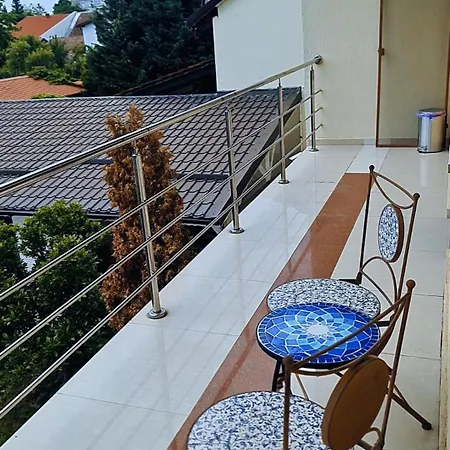 بيت ضيافة Red